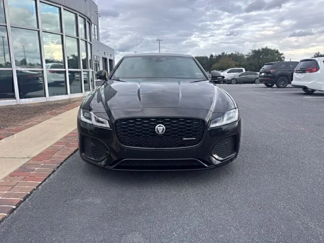 Used 2024 Black Jaguar R-Dynamic SE image 2