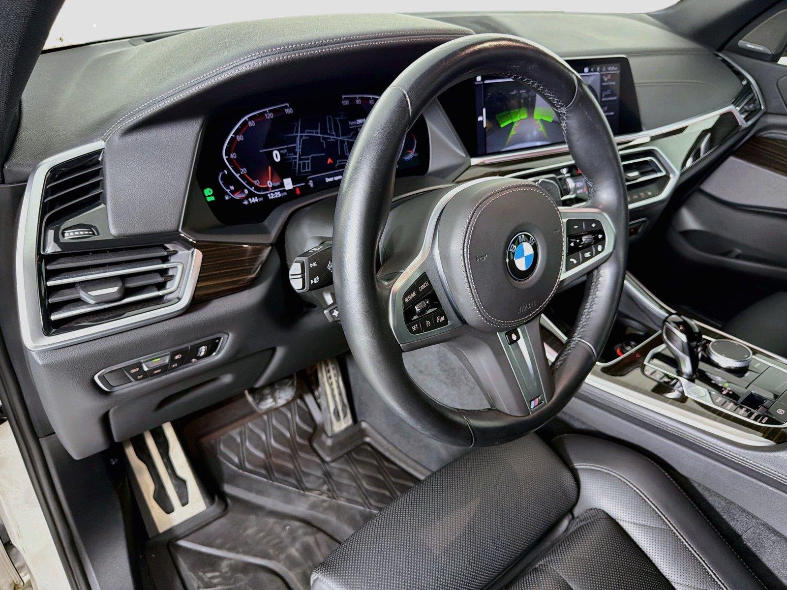 Used 2023 Mineral White Metallic BMW sDrive40i image 9