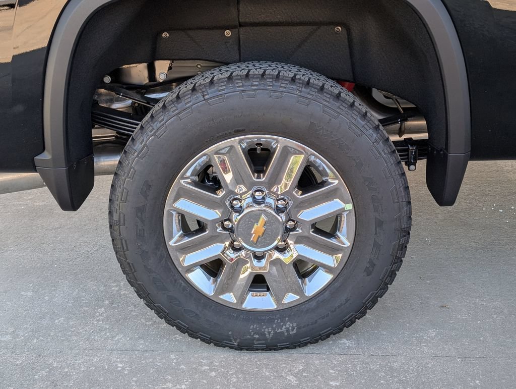New 2026 Black Chevrolet High Country image 3
