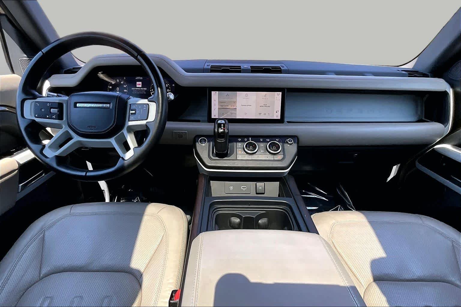 Used 2020 Gondwana Stone Metallic Land Rover HSE image 16