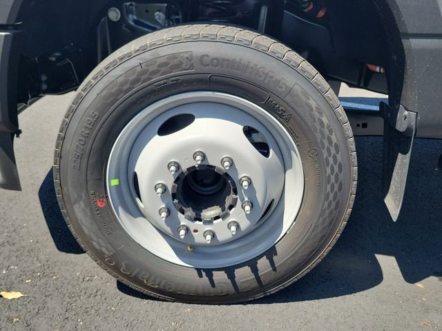 New 2026 Oxford White Ford F-550® XL image 22