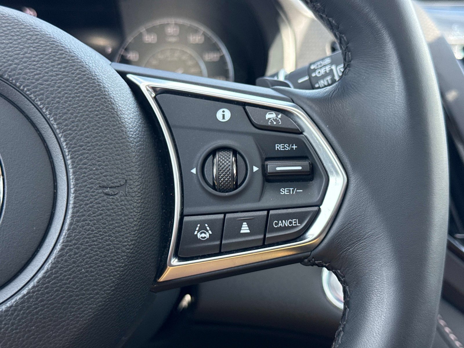 Used 2023  Acura w/Technology Package image 30
