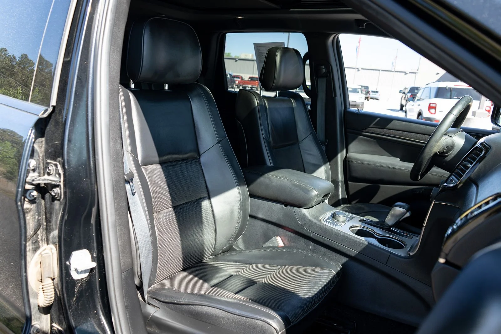 Used 2019 Black Jeep Overland image 23