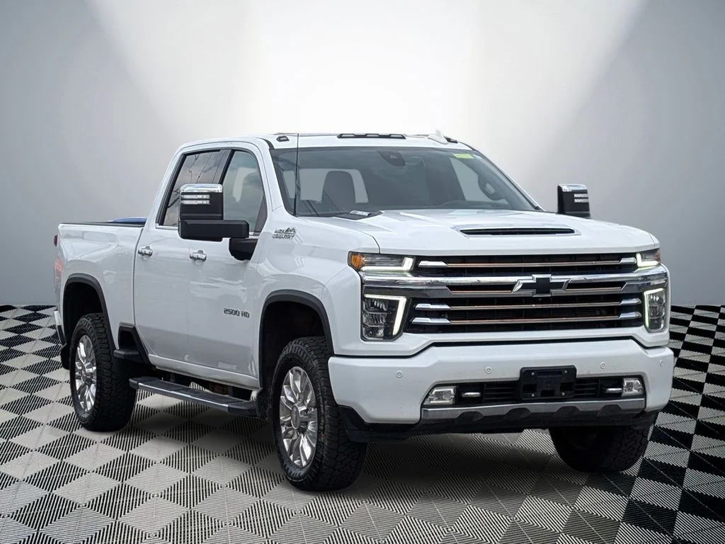 Used 2021 White Chevrolet High Country image 4