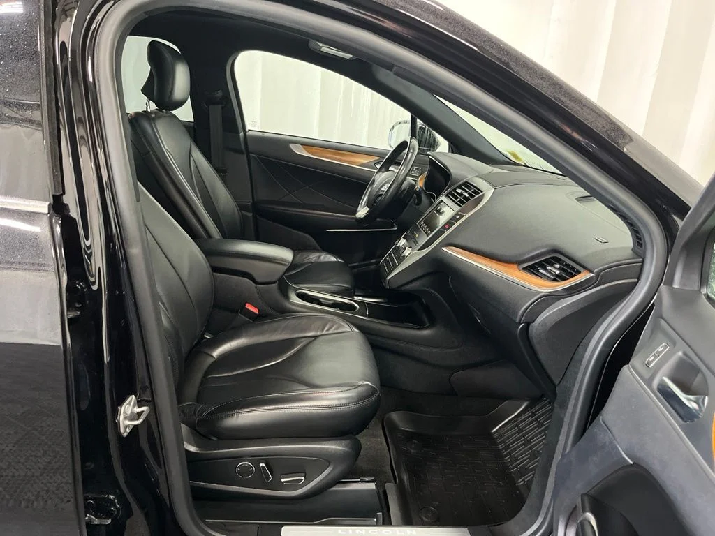 Used 2019 Black Lincoln Reserve image 20