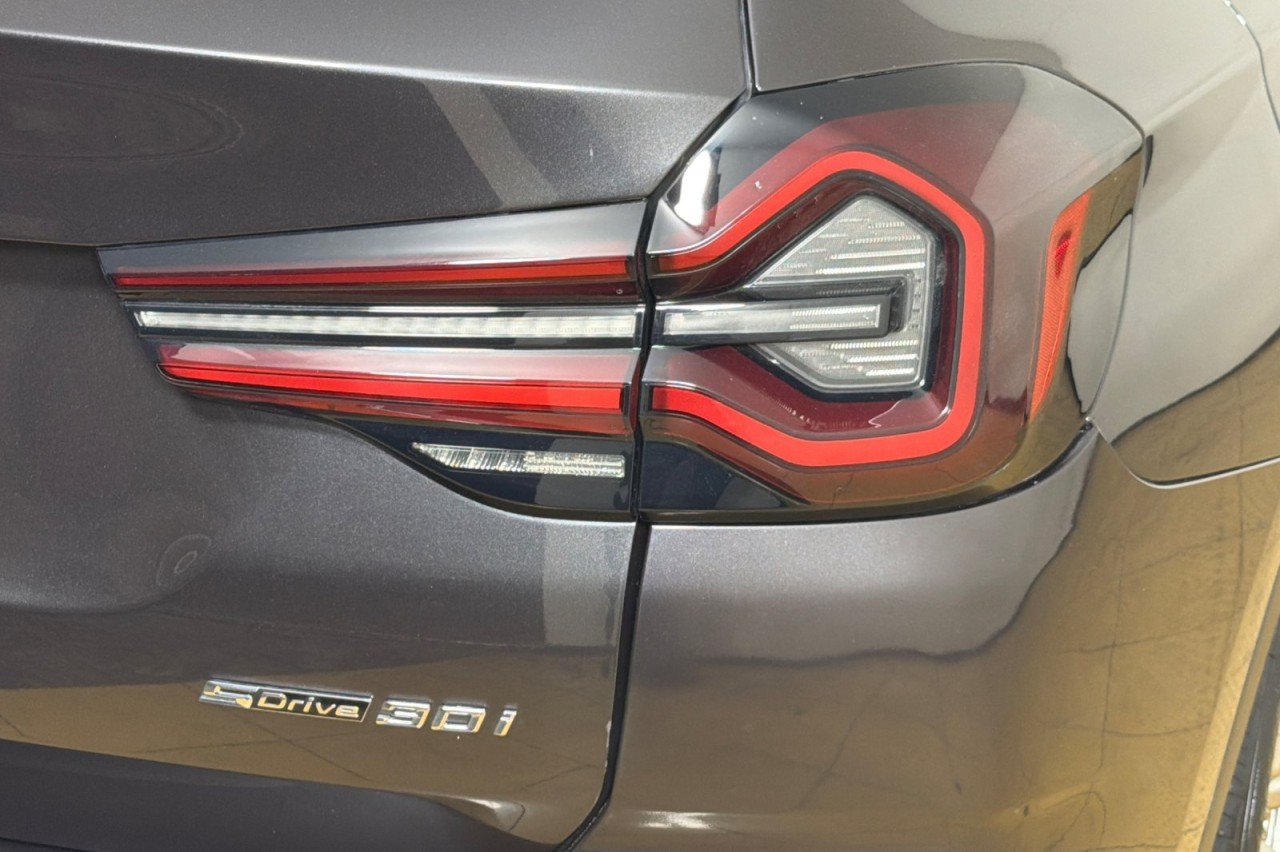 Used 2024 GRAPHITE GREY METALL BMW sDrive30i image 27