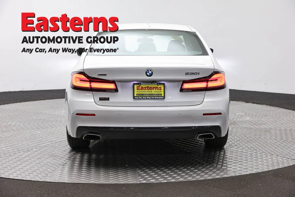 Used 2022 White BMW 530i xDrive image 6