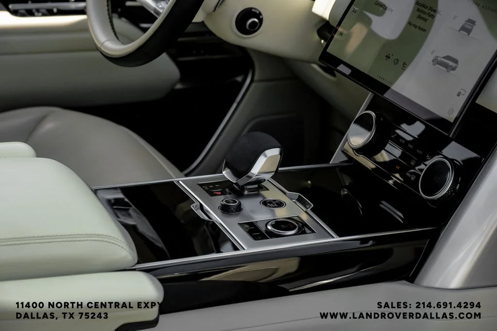 Used 2023 Hakuba Silver Metallic Land Rover SE image 25
