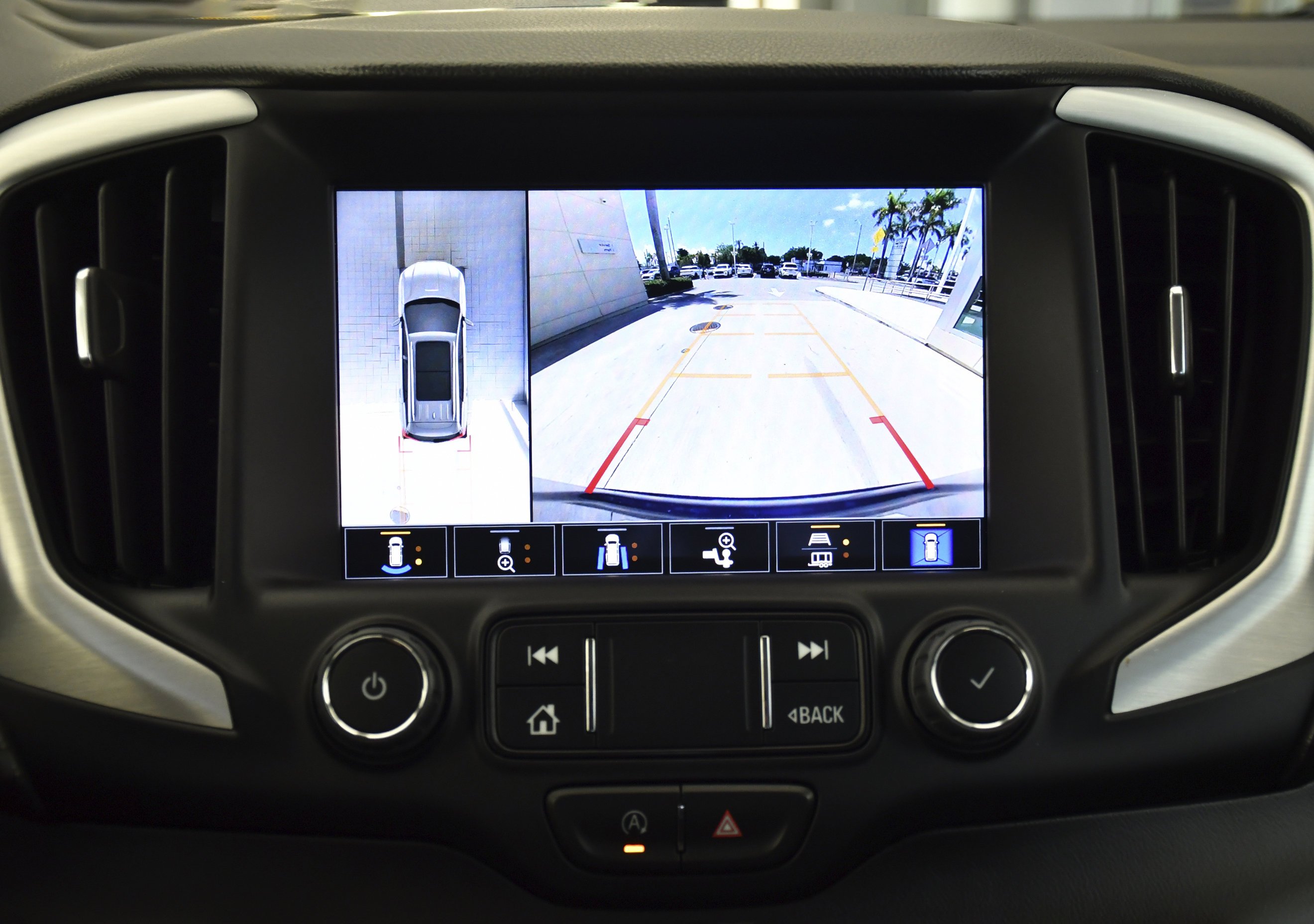 Used 2023 Marine Metallic GMC SLT image 16
