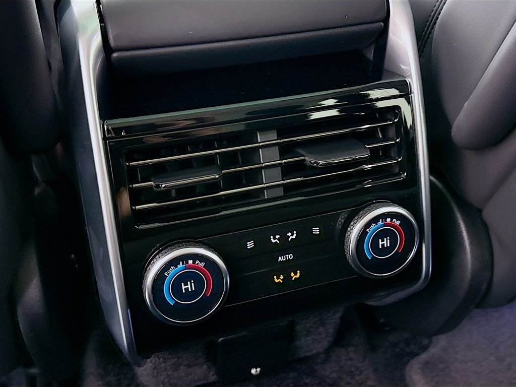 New 2026 Santorini Black LAND ROVER SE LWB 7-Seats / V8 image 27