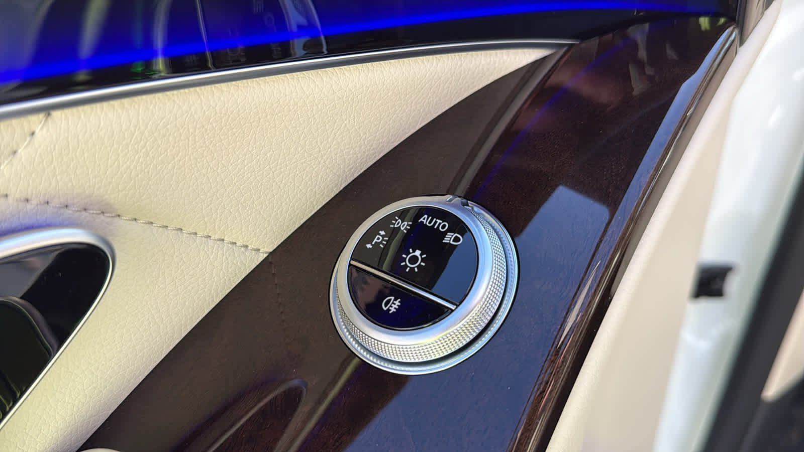 New 2026 MANUFAKTUR Moonlight White Metallic Mercedes-Benz S 580 image 19