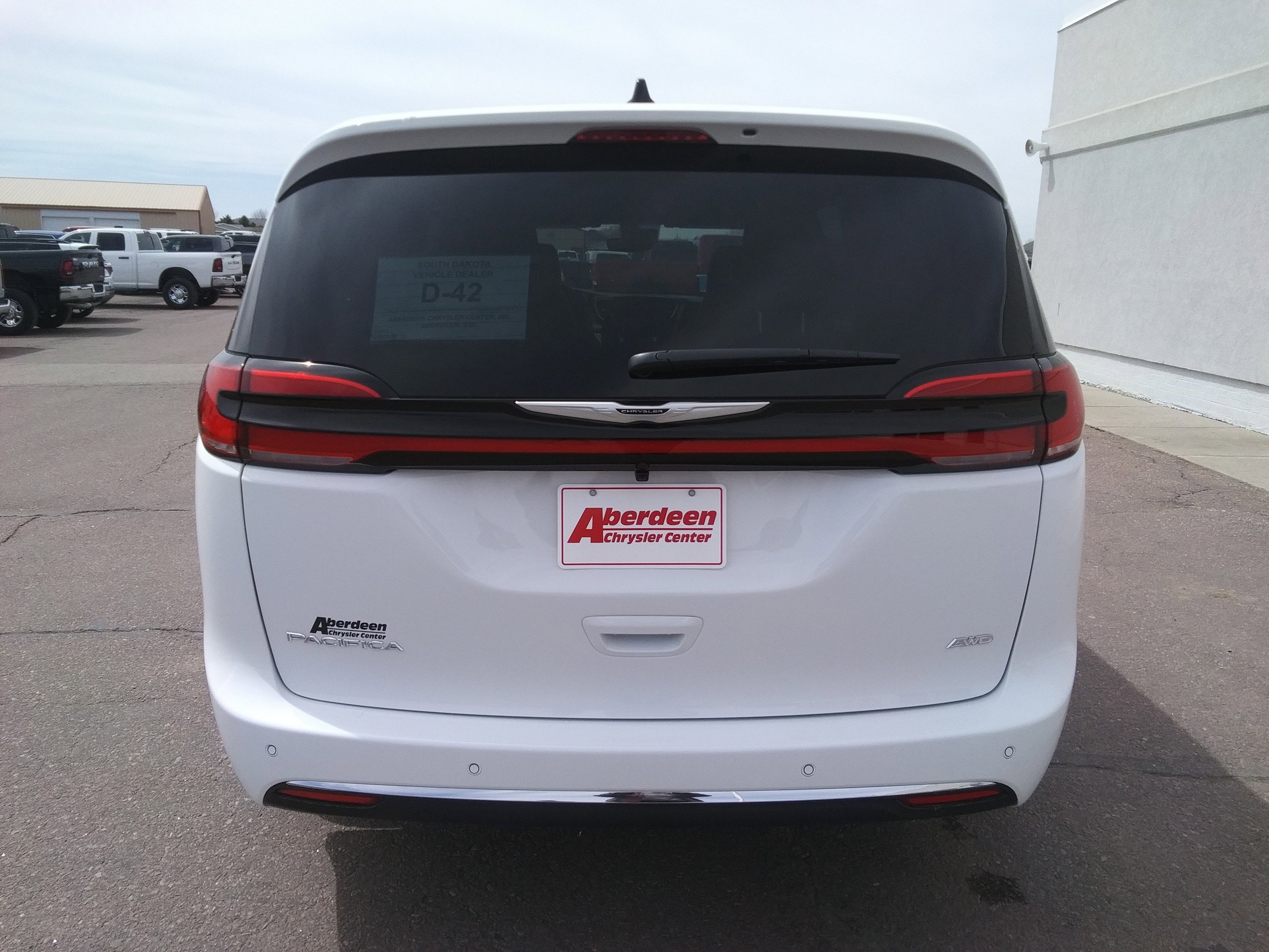New 2026 Bright White Clear-Coat Exterior Paint Chrysler Select image 6