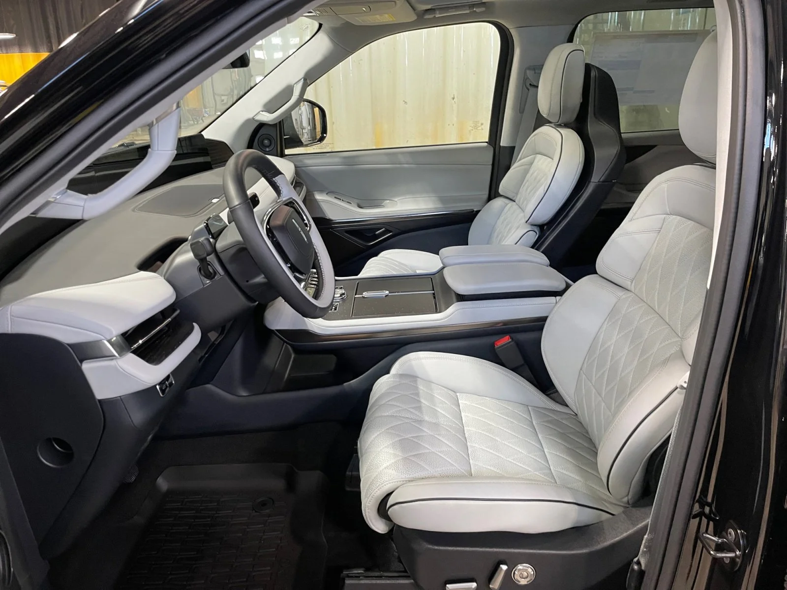 New 2026 Infinite Black Metallic Clearcoat Lincoln Black Label image 19