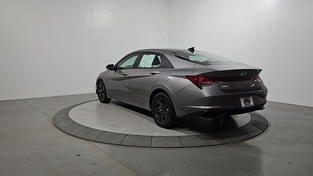 Used 2023 Silver Hyundai SEL image 3