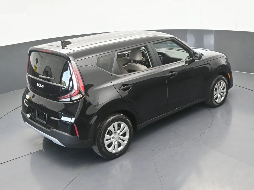 Used 2023 Fusion Black Kia LX image 38