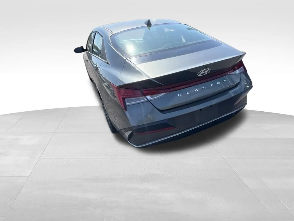 Used 2025 Gray Hyundai SEL Convenience image 22