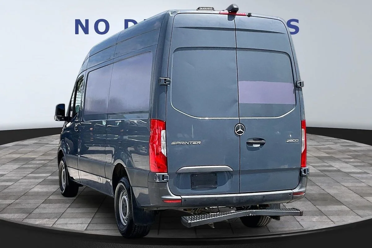 Used 2019  Mercedes-Benz High Roof V6 image 4