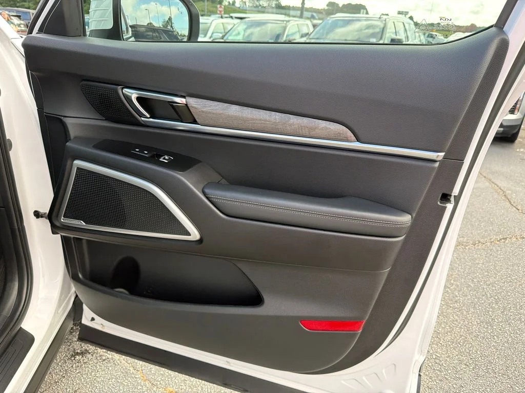 Used 2022 White Kia EX image 14