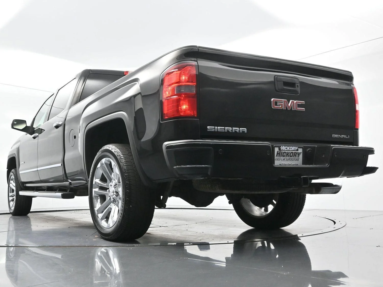 Used 2015 Onyx Black GMC Denali image 46