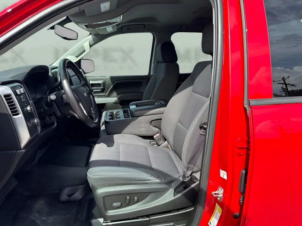 Used 2017  Chevrolet LT image 5
