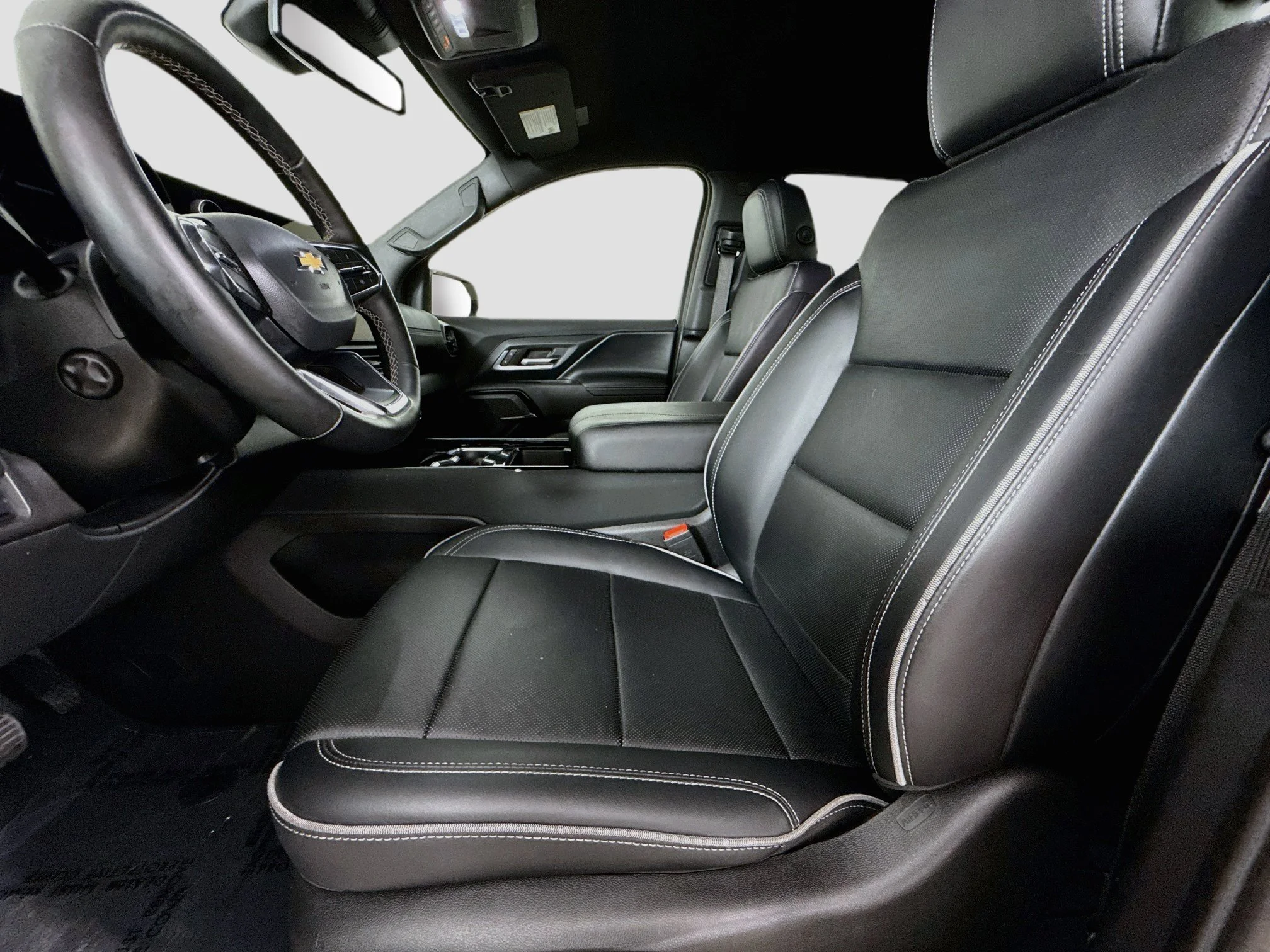 Used 2025 Summit White Chevrolet LT - Extended Range image 23