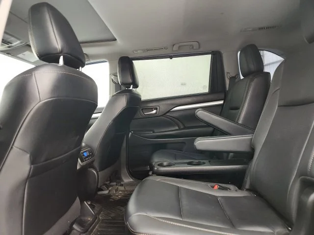 Used 2019 Gray Toyota XLE image 11