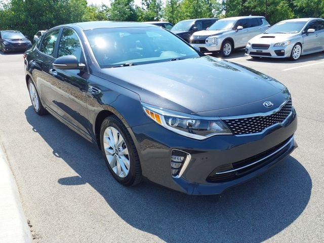 Used 2018 Platinum Graphite Kia S image 3