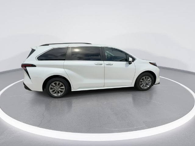 2025 Toyota Sienna XLE - Photo 9