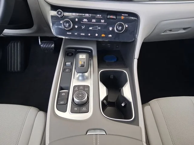 New 2027 RADIANT WHITE INFINITI Luxe AWD image 15