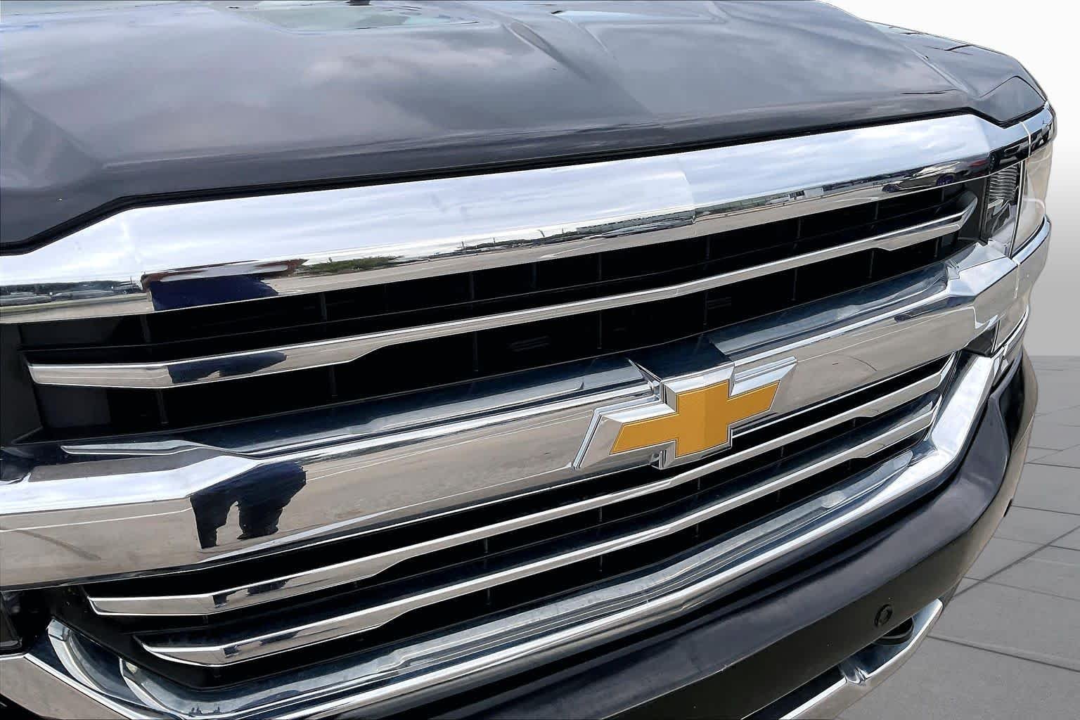 Used 2018 Black Chevrolet High Country image 30