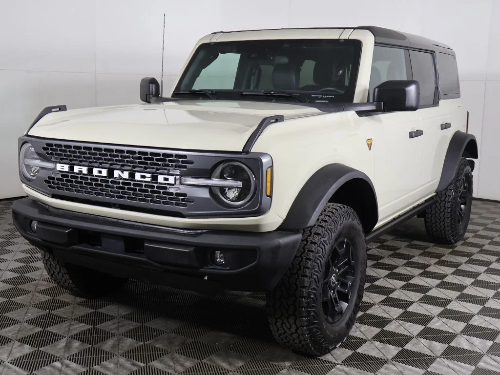 Used 2026 Beige Ford Badlands image 8