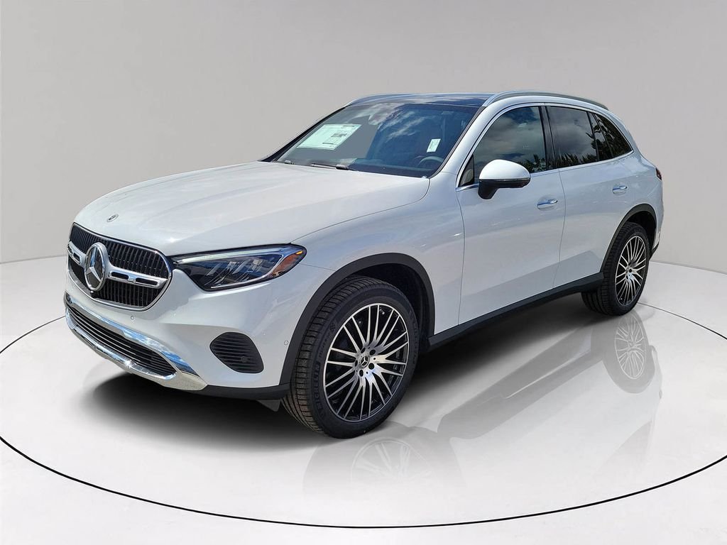 New 2026 MANUFAKTUR Moonlight White Metallic Mercedes-Benz GLC 300 image 3