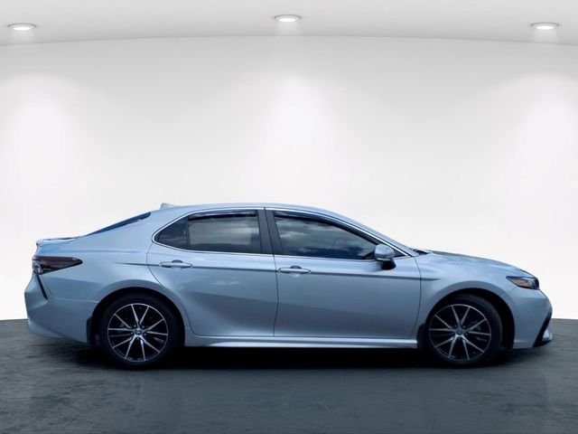 Used 2022 Silver Toyota SE image 7