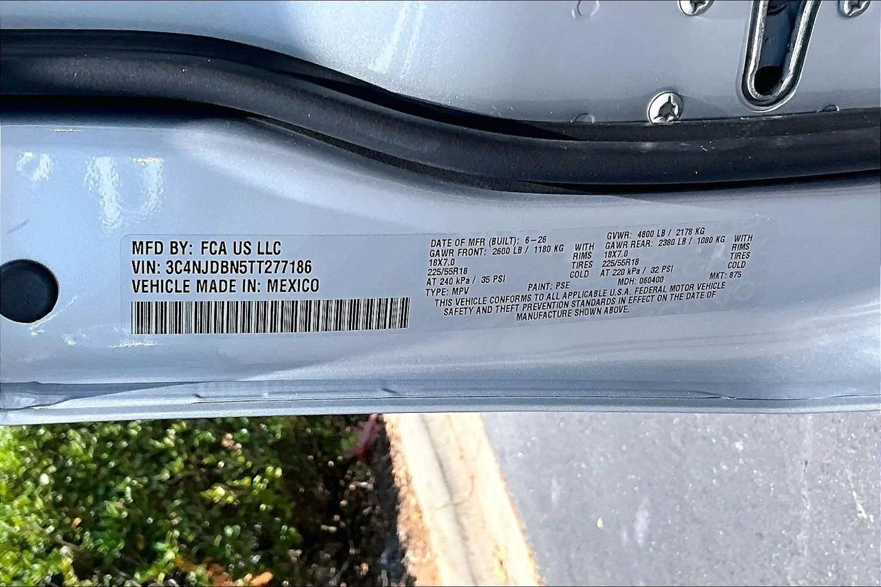 New 2026 Silver Zynith Metallic Clear-Coat Exterior Paint Jeep Latitude image 35