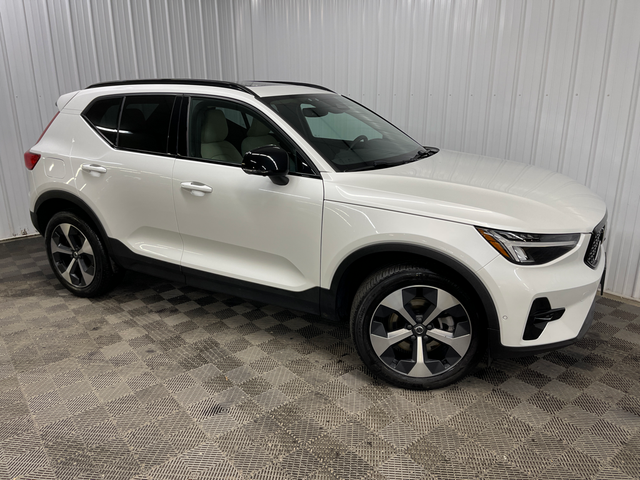 2023 Volvo XC40 2023 Volvo XC40 B5 Plus Dark Theme 4D Sport Utility