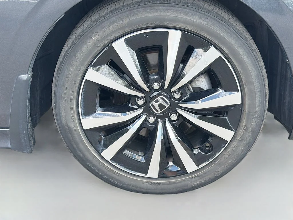 Used 2024 Meteorite Gray Metallic Honda EX image 9