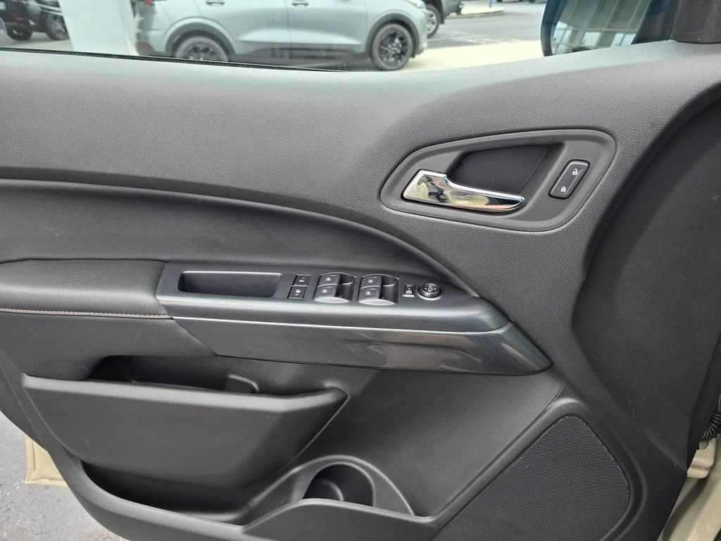 Used 2022 Desert Sand Metallic GMC AT4 - Leather image 17