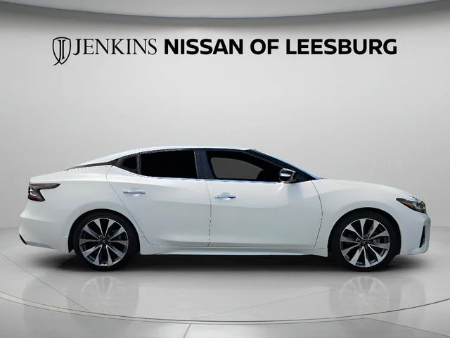 Used 2023 White Nissan Platinum image 3