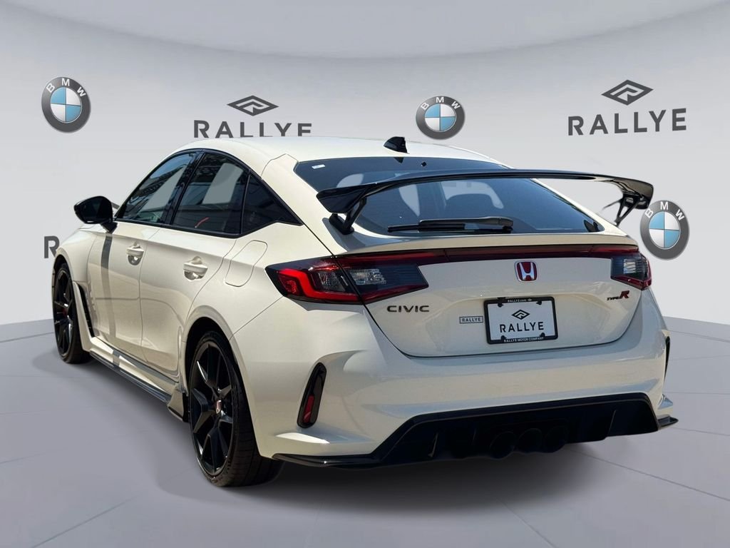 Used 2024 Championship White Honda  image 9
