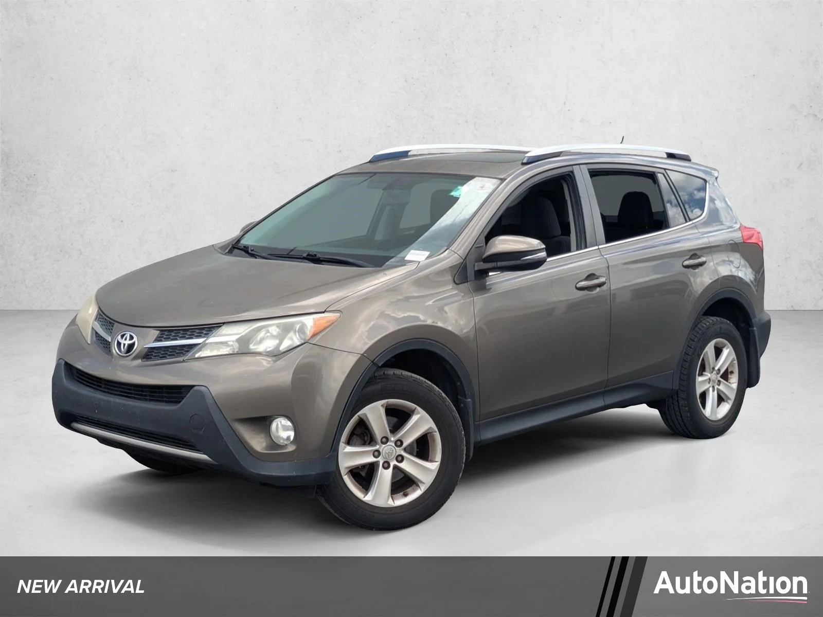 Used 2014 Pyrite Mica Toyota XLE image 1