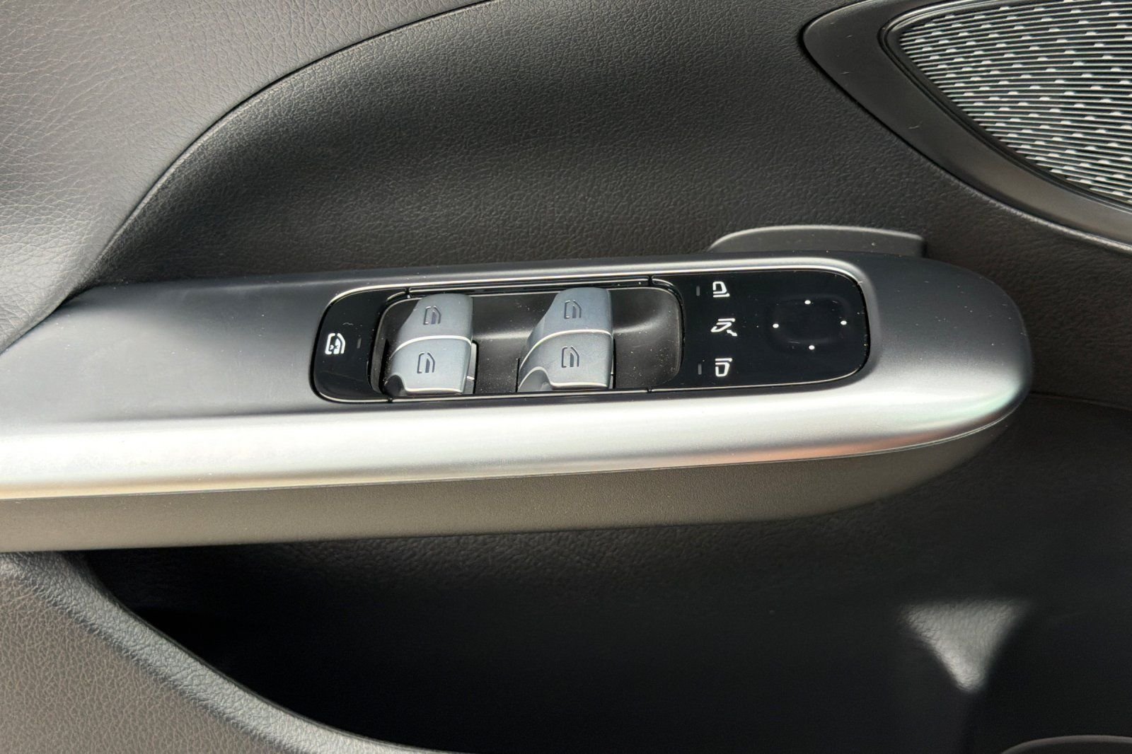 New 2026 Graphite Grey Metallic Mercedes-Benz C 300 image 25
