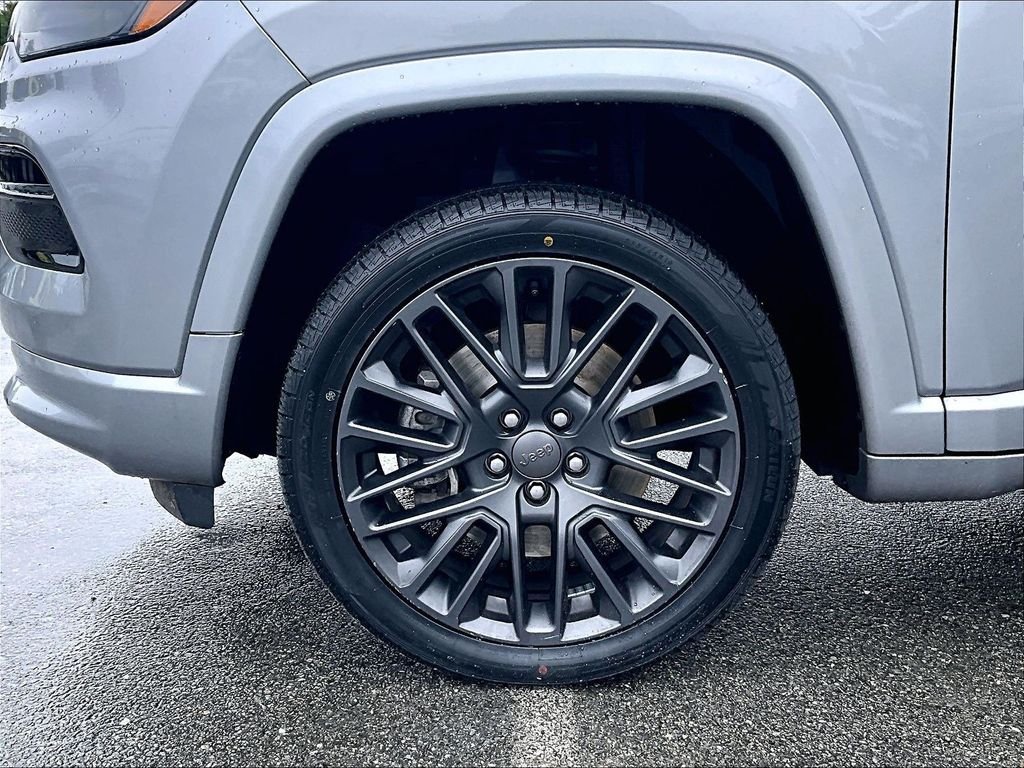 Used 2023 Silver Jeep Limited image 7
