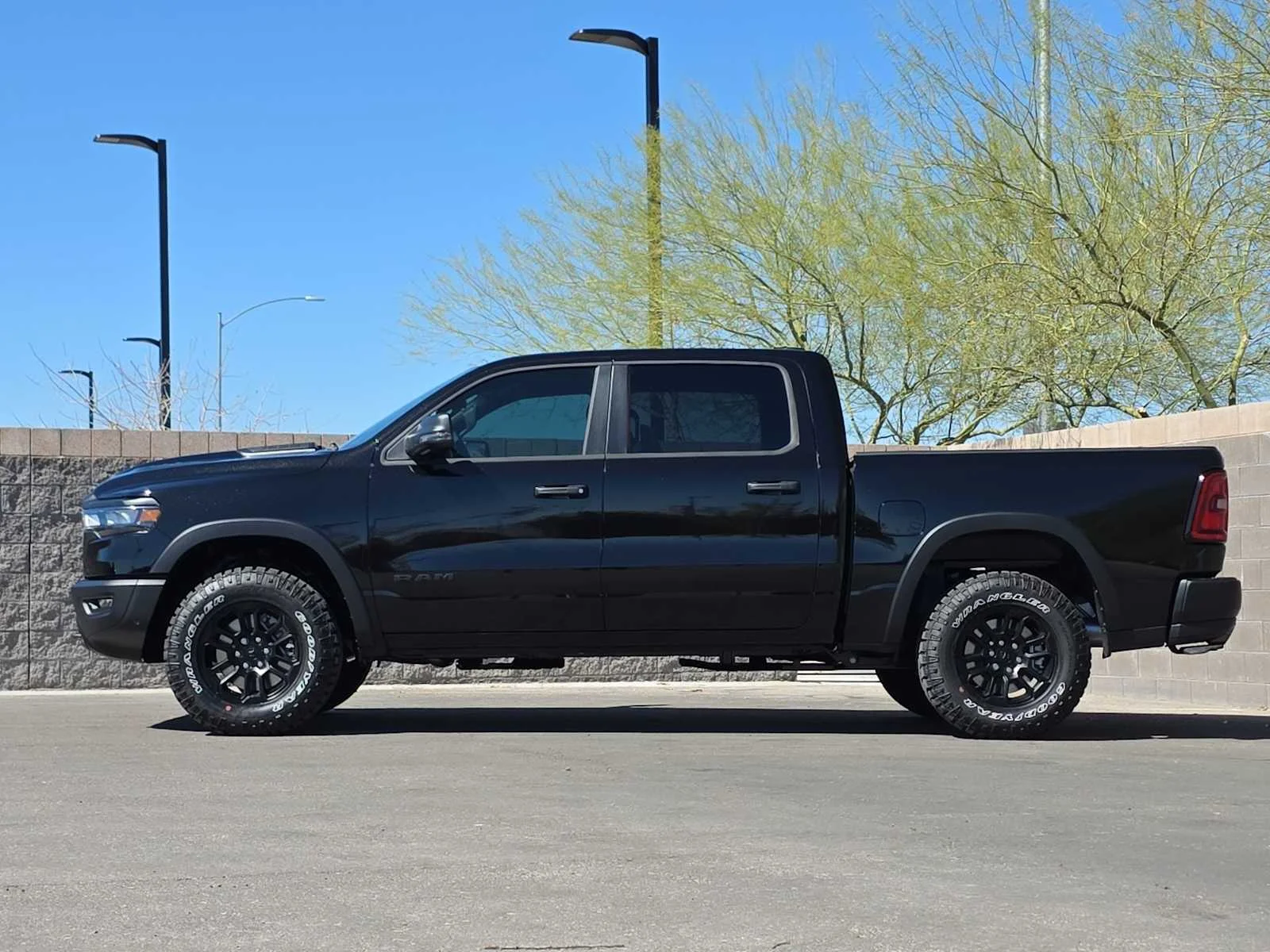 New 2026 Diamond Black Crystal Pearl-Coat Exterior Paint RAM Rebel image 6