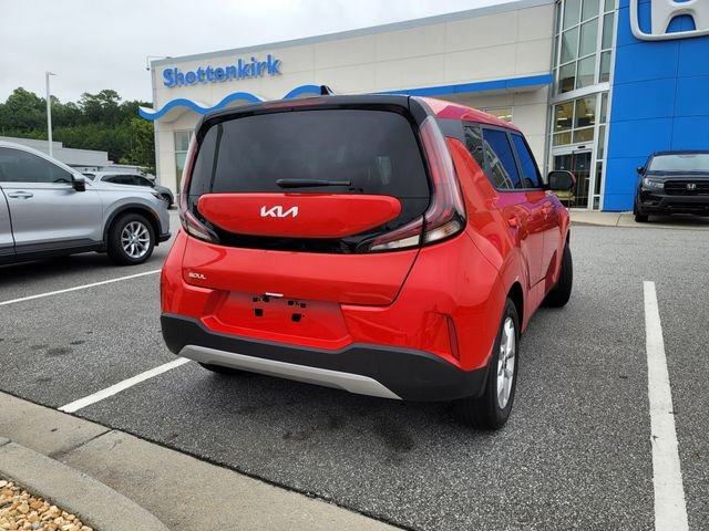Used 2024 Red Kia LX image 3
