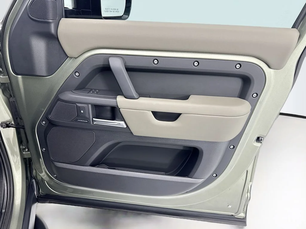 Used 2025 Pangea Green Metallic Land Rover S image 24