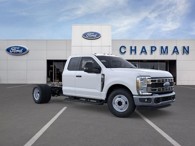 New 2025 Oxford White Ford F-350® XL image 7