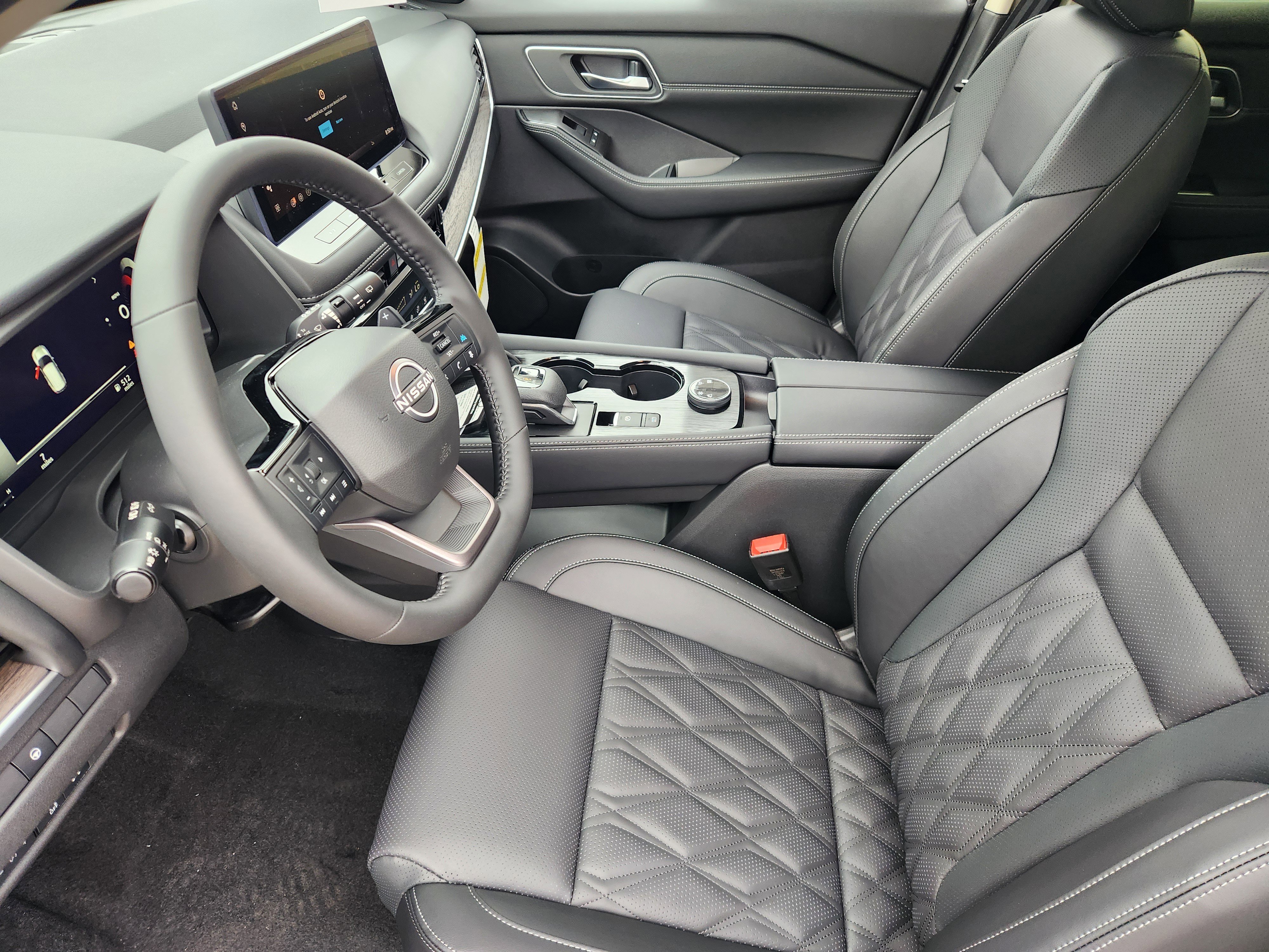 New 2026 Champagne Silver Metallic / Super Black Two-tone Nissan Platinum image 13