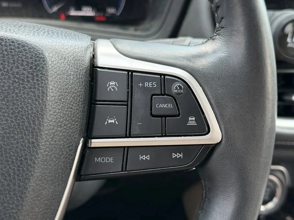 Used 2024 Off-white Toyota Limited image 33