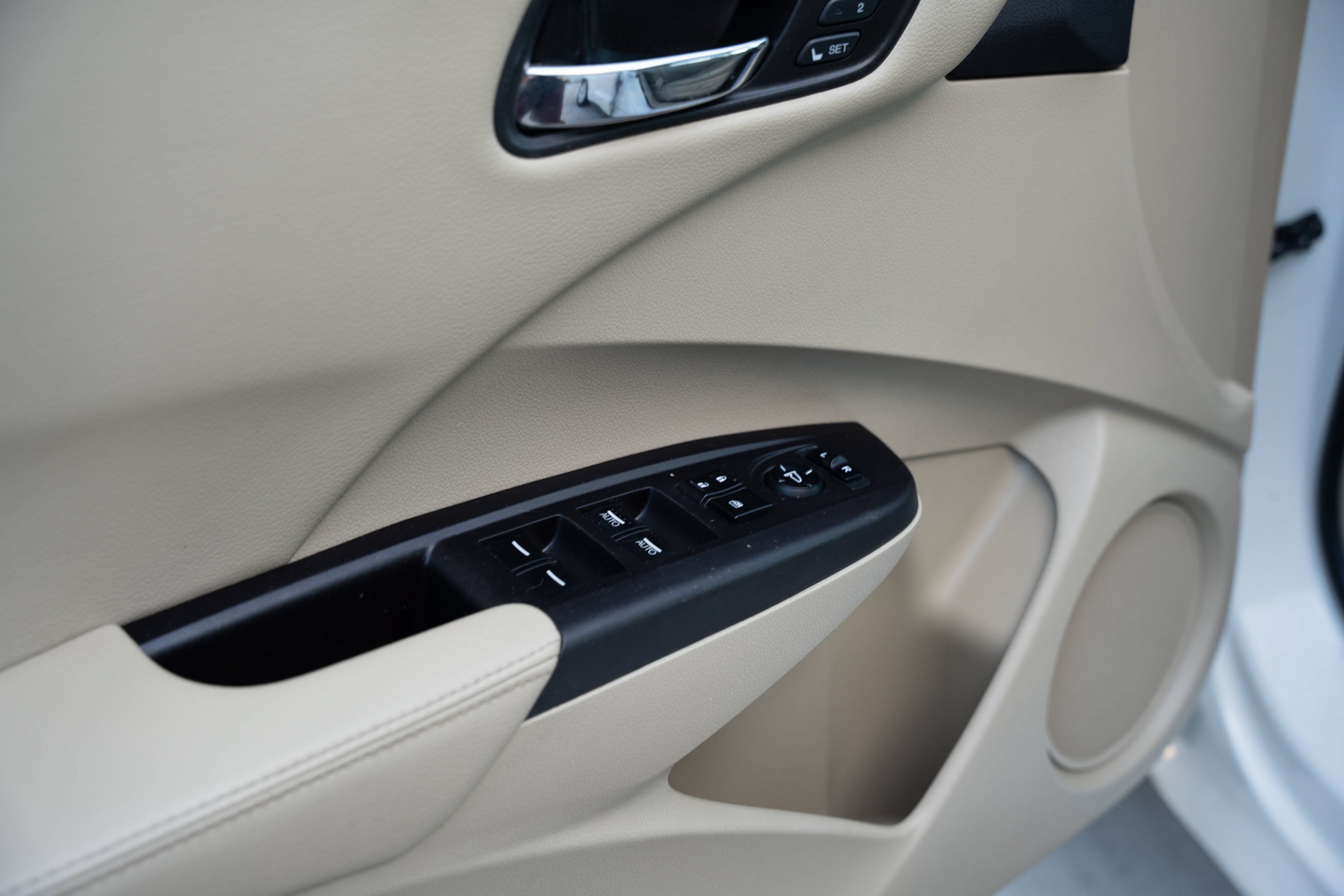 Used 2018 White Diamond Pearl Acura w/Technology Pkg image 16