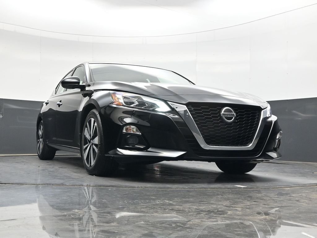 Used 2022 Black Nissan 2.5 SL image 26